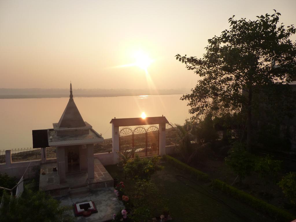 Sri Yoga Mandir Hotel Varanasi Exterior photo