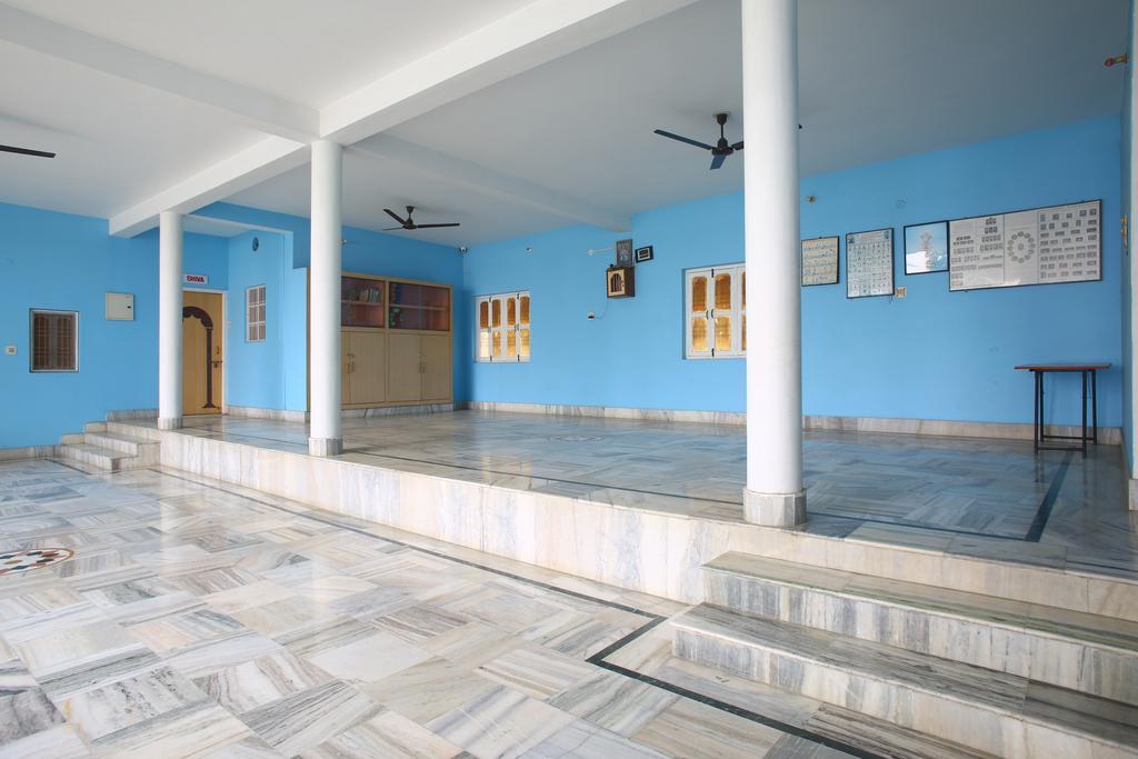 Sri Yoga Mandir Hotel Varanasi Exterior photo